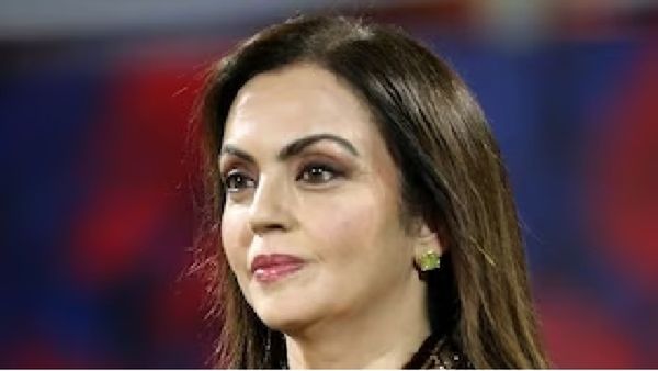 Nita Ambani Video: नीता अंबानी का वो एक इशारा... जिसके बाद उनका पर्स पकड़ने वाले के छूटे पसीने