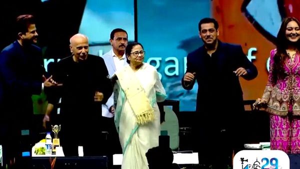 ममता बैनर्जी के साथ महेश भट्ट के डांस ने लूटी महफिल, फीके पड़े सलमान खान और ये सितारे!