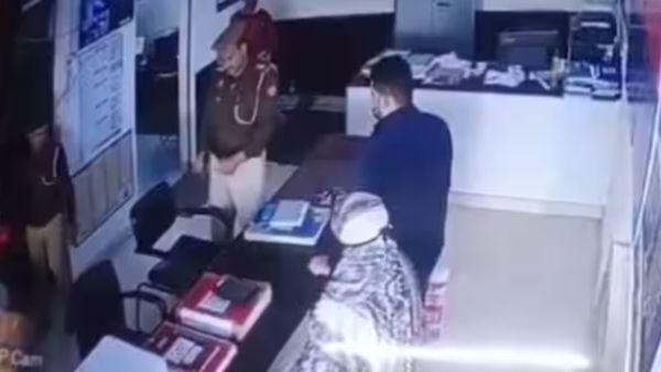 पासपोर्ट वेरिफिकेशन के लिए ऑफिस आई महिला को पुलिस ने सिर पर मारी गोली, सामने आया कंपा देने वाला वीडियो