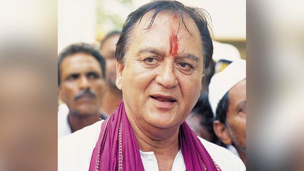 शराब की दुकान में चने बेंचता था ये मशहूर एक्टर? सुनील दत्त ने दिया मौका, बन गया सबसे बड़ा सितारा!