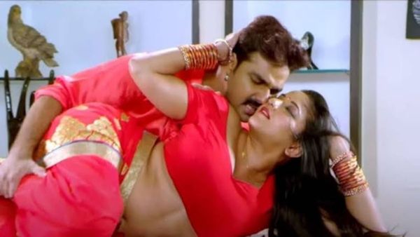 Monalisa संग Pawan Singh ने बैडरूम में किया जमकर रोमांस, सुहागरात पर एक्ट्रेस का दिखा बोल्ड लुक