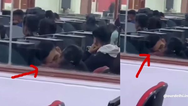 चलती क्लास में Kiss करता रहा बेशर्म कपल, किसी ने रिकॉर्ड किया Video और कर दिया वायरल
