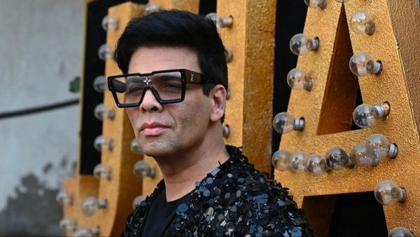 पैसे देकर अपने फिल्मों की झूठी तारीफें करवाते हैं Karan Johar, पीआर को भी खिलाते हैं मोटा पैसा