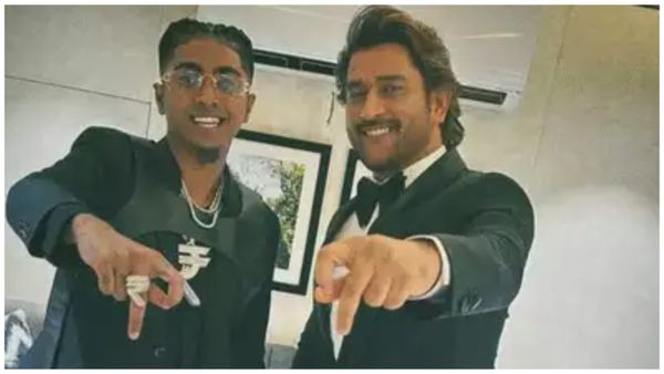 Mc स्टेन के साथ काम करेंगे MS धोनी, माथा पीट रहे लोग बोले- क्या मजबूरी थी माही भाई?