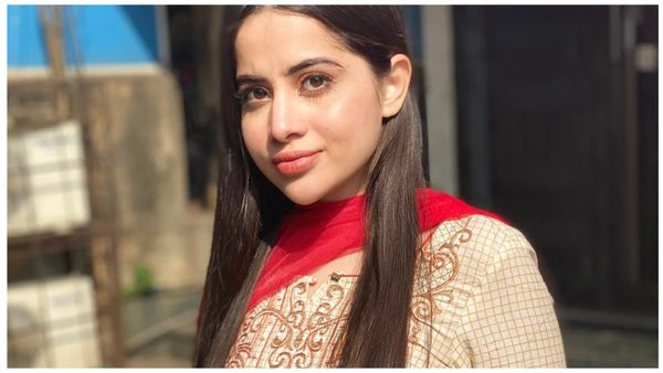 VIDEO: लंबे चौड़े दुपट्टे से भी लाज बचाने में फेल हो गई उर्फी जावेद, लोग बोले- बहन तेरी तो पैंटी भी..