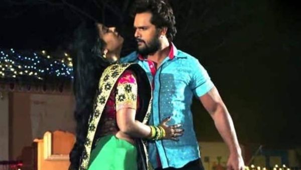 Bhojpuri Video: सुहागरात की रात खेसारी लाल यादव की बाहों में लिपटी शुभि शर्मा, भरी आंहें, देखें वीडियो