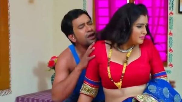 Bhojpuri Video: आम्रपाली दुबे संग निरहुआ का पलंगतोड़ रोमांस वायरल, एक्ट्रेस ने पिंक नाईटी मचाया बवाल