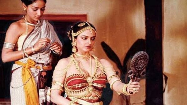 रेखा की सहेली बन बटोरी सुर्खियां, जानें अब कहां गुम हैं 'मन क्यों बहका रे बहका' गाने की अभिनेत्री