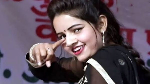 Haryanvi Dance Video: सपना चौधरी को छोड़िए! सुनीता बेबी ने लगाई मंच पर आग, वीडियो वायरल
