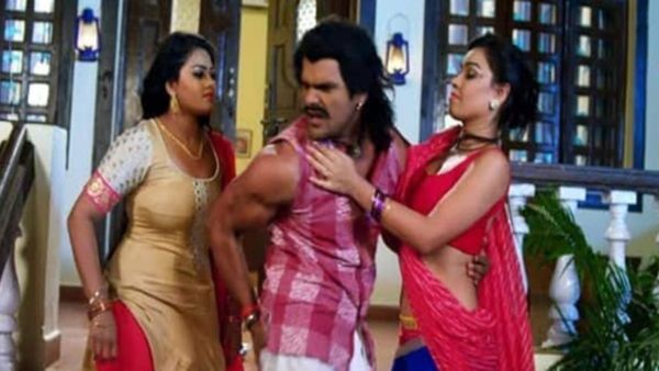 Bhojpuri Gana: खेसारी लाल यादव ने तनुश्री के साथ किया खटिया तोड़ रोमांस, एक्ट्रेस हुई मदहोश और फिर...
