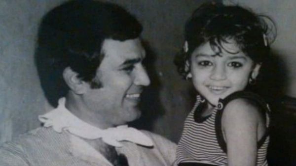 राजेश खन्ना की गोद में नजर आ रही ये बच्ची टीवी की बन चुकी है जान, रोने में है एक्सपर्ट, पहचानो कौन?