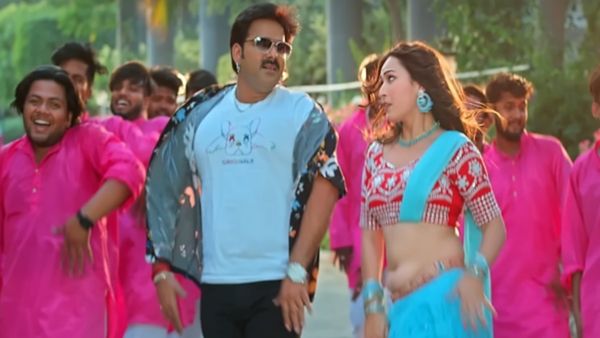 Bhojpuri Video: पवन सिंह ने हीरोइन संग सड़क पर लगाए ज़ोरदार ठुमके, वीडियो देख झूमने पर मजबूर लोग