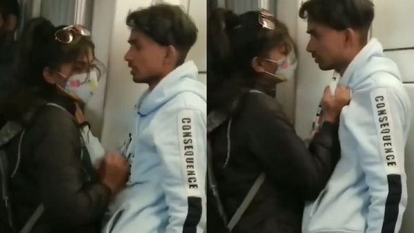 Delhi Metro Viral Video- दिल्ली मेट्रो में कपल का वाइल्ड रोमांस, बॉयफ्रेंड की पकड़ी गिरेबान और..