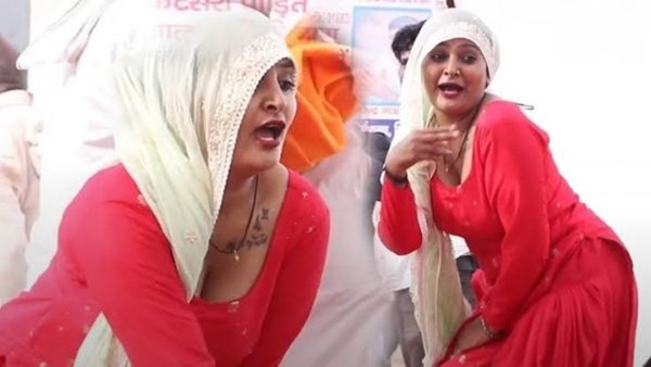 Haryanvi Dance Video: सोनम बागड़ी ने स्टेज पर मचाया कोहराम, 'बहू रंगीली' बन ताऊ के उड़ाए होश