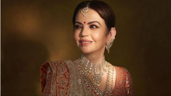 Nita Ambani के लिए खासतौर पर बनाई जाती है लिपस्टिक, एक लिपशेड के डब्बे को बनाने में लगता है सोना और...