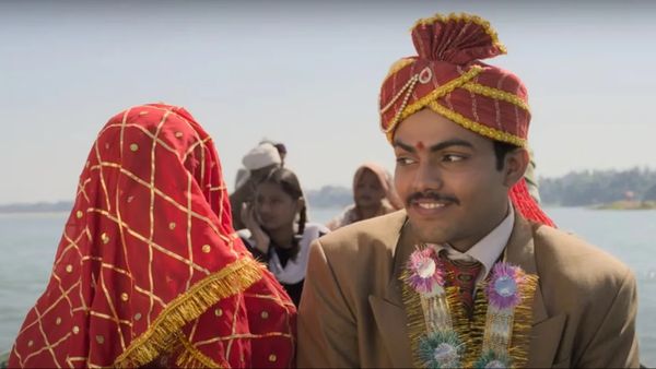 Laapataa Ladies Review: बीवी की अदला-बदली की कहानी, जो समाज के काले सच को लाती है बाहर, कमाल की एक्टिंग