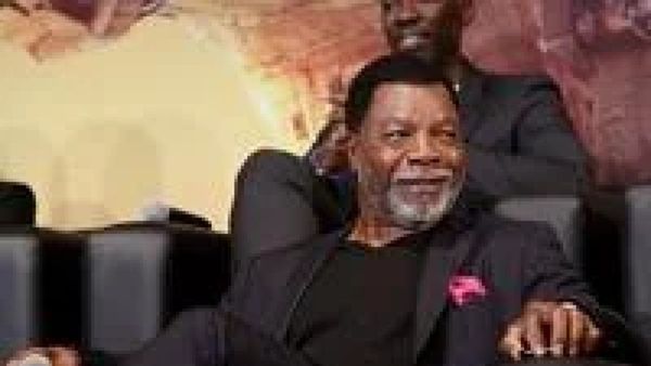 पूनम पांडे में उलझे रह गए लोग इधर सच में हो गई इस मशहूर एक्टर की मौत, पत्नी और दो बेटे रह गए पीछे