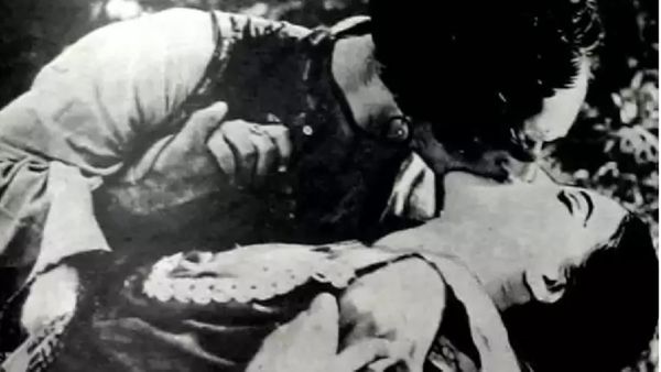 हीरो से 50 गुना ज्यादा फीस लेती थी ये हसीना, रॉल्स रॉयस में बैठकर बाहर निकलती थी बॉलीवुड की पहली सुपरस्टार