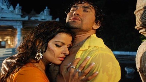 Bhojpuri Video: मधु शर्मा संग निरहुआ ने बुझाई तन की प्यास, किया ज़ोरदार रोमांस, वीडियो हुआ वायरल