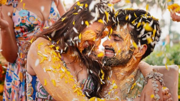 सोशल मीडिया पर छाईं Rakul-Jackky की हल्दी फोटोज़, देखते ही आप भी कहेंगे- क्या बात है...