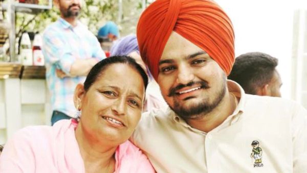सिद्धू मूसेवाला की मां चरण कौर हैं प्रेग्नेंट? इस महीने घर में फिर गूंजेगी किलकारी!