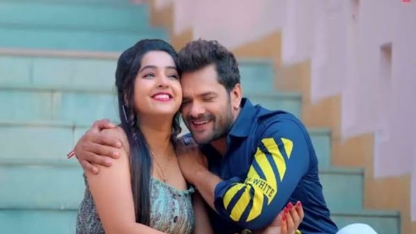 Bhojpuri Gana: खेसारी लाल यादव ने एक्ट्रेस रानी को किया दीवाना, भरे बाजार में लगाए ठुमके