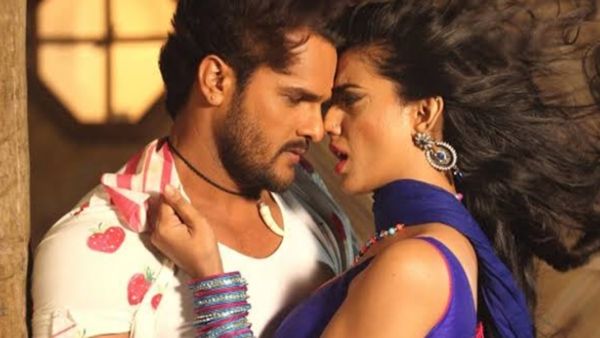 Bhojpuri Video: खेसारी लाल यादव और अक्षरा सिंह ने पार्क में फरमाया इश्क़, एक्ट्रेस बोलीं- 'तू मेरा हीरो...'