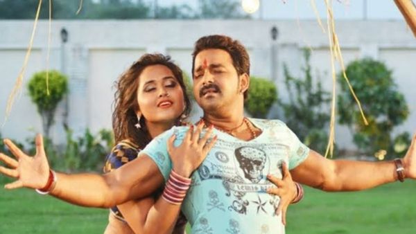 Bhojpuri Song: पवन सिंह ने काजल राघवानी संग किया खटिया तोड़ रोमांस, रात के अंधेरे में...