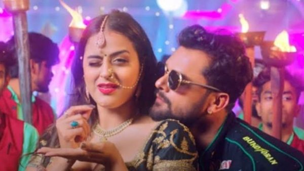 Bhojpuri Gana: यामिनी सिंह संग पूरी रात रोमांस करते रहे खेसारी लाल यादव, वीडियो में लगाए ऐसे ठुमके कि...