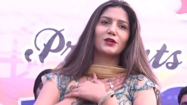 Haryanvi Dance Video: सपना चौधरी ने जब स्टेज पर लगाए ज़ोरदार ठुमके, भीड़ के बीच उड़ाया गर्दा