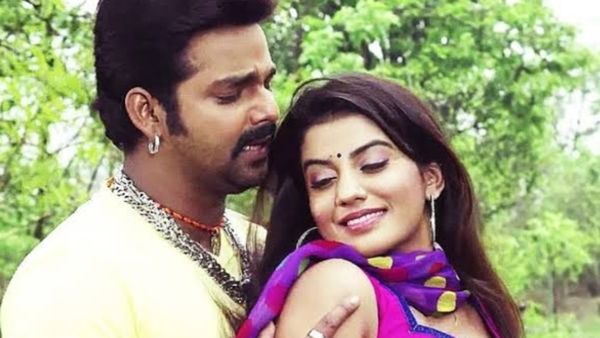 Bhojpuri Video: पवन सिंह ने अंधेरी रात में अक्षरा सिंह से किया प्यार का इज़हार, देखें पूरा वीडियो...