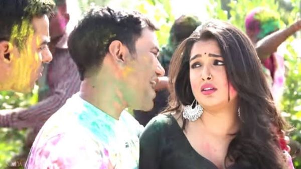 Bhojpuri Video: निरहुआ ने आम्रपाली दुबे संग खेली होली, दोनों के बीच दिखी प्यारी सी नोक-झोंक