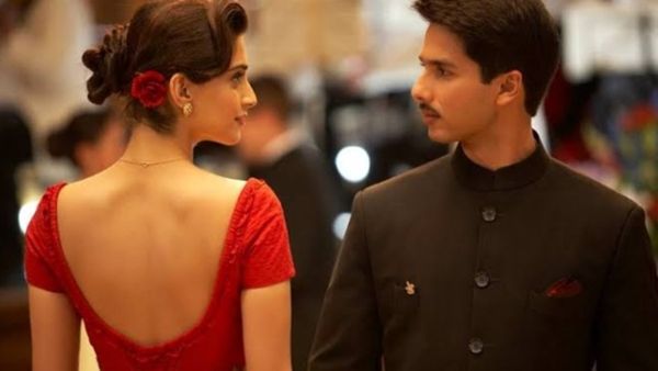 जब 5 साल छोटे एक्टर संग किसिंग सीन के लिए सोनम कपूर ने दिखाए नखरे, पिता अनिल के कहने पर...