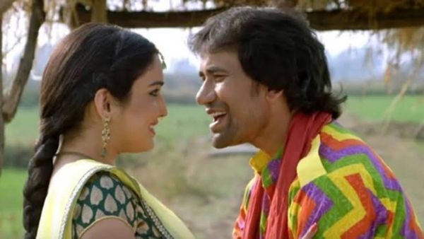 Bhojpuri Gana: घर की छत सी लेकर खेतों में रोमांस करते दिखे निरहुआ और आम्रपाली, वीडियो हुआ वायरल
