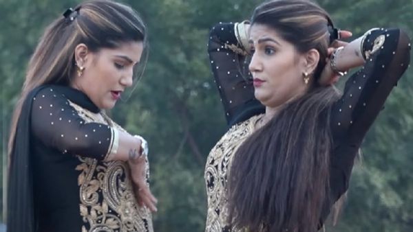Haryanvi Dance Video: सपना चौधरी ने बिंदास होकर स्टेज पर लगाए ज़ोरदार ठुमके, लाखों लोगों की उमड़ी भीड़