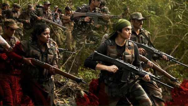 Bastar: The Naxal Story Review:नक्सलियों की बर्बरता और एक आम जिंदगी को तरसते गांववालो की कहानी दिखाती है फिल्म