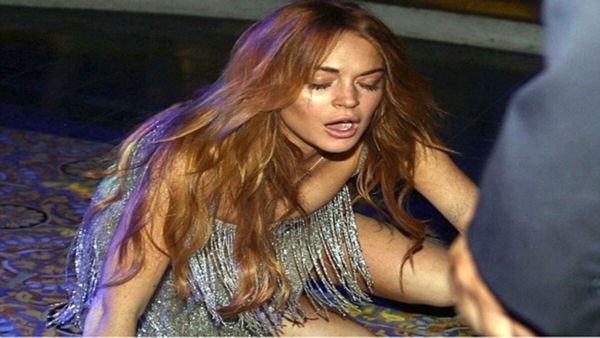 भरी दुकान में चोरी करती रंगे हाथ पकड़ी गई ये हसीनाएं, फैन्स के सामने हुई थू-थू