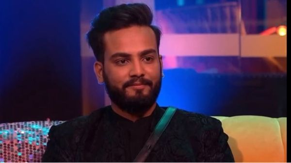 VIDEO: एल्विश यादव का गुंडाराज, दरवाजा खोलते ही यूट्यूबर मैक्सटर्न पर बरसाए लात घूंसे, जान से मारने..