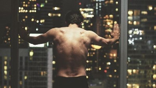 गर्लफ्रेंड के बच्चे का बाप बना ये सुपरस्टार, सीधा नवजात बच्चे के साथ हुआ स्पॉट तो सन्न रह गया जमाना