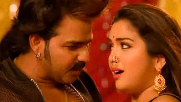 Bhojpuri Song: पवन सिंह ने आम्रपाली दुबे के साथ किया स्टेज तोड़ डांस, केमिस्ट्री देख धड़का फैन्स का दिल