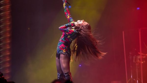 जब माता-पिता से बगावत कर इस सुपरस्टार ने रचाई दूसरे धर्म में शादी, सालभर में उजड़ गयी जिंदगी और फिर...