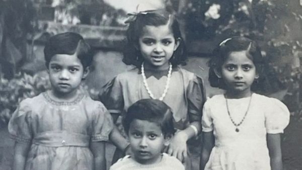 तस्वीर ने दिख रही लंबी बच्ची के स्टाइल ने इंडस्ट्री में मचाया था बवाल, सड़कों पर होने लगा था विरोध