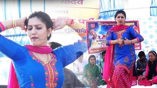 Haryanvi Dance Video: सपना चौधरी के ठुमको की दीवानी हुई भीड़, लोग बोले- आप जैसा कोई नहीं...