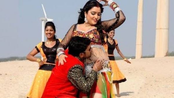 Bhojpuri Video: समुद्र किनारे निरहुआ ने किया आम्रपाली दुबे संग रोमांस, देखें वायरल वीडियो...