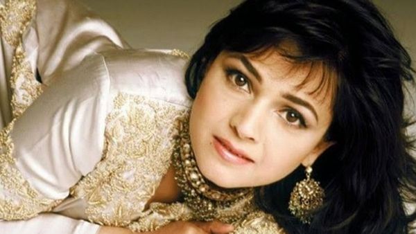 एक गाने से रातों-रात छा गई थी ये सिंगर, 59 साल की उम्र में लाइमलाइट से हैं दूर, बदला पूरा लुक