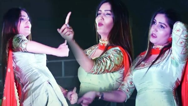 Haryanvi Dance Video: सपना चौधरी ने स्टेज पर मचाया गदर, हज़ारों लोगों के बीच लगाए ज़ोरदार ठुमके