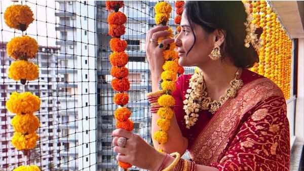 उठने को तैयार इस 38 साल की एक्ट्रेस की डोली, घर पर ही बॉयफ्रेंड संग आरती सिंह ने कर ली सगाई?