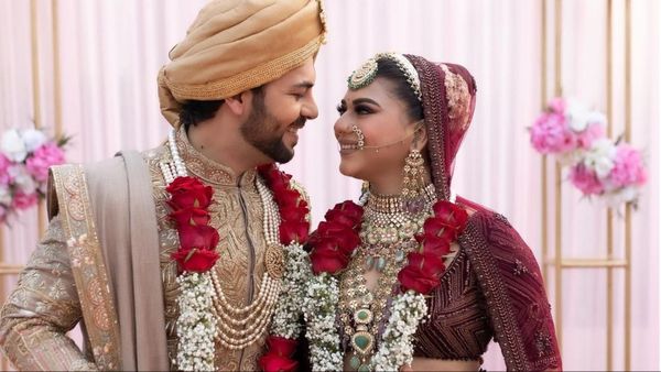 नौ साल देख-परखकर इस एक्टर ने गर्लफ्रेंड से की धूमधाम से शादी, अब दो साल में ही वकीलों के लगाने लगे चक्कर