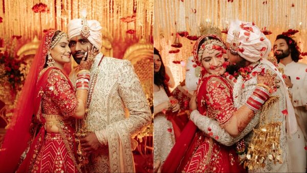 ट्रेडिशनल साड़ी पर Arti Singh ने पहन लिया बिकिनी वाला ब्लाउज, लोगों ने कर दिया बुरी तरह से ट्रोल