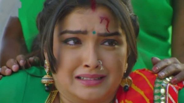 Bhojpuri Video: 'सौतनिया के चक्कर में...' आम्रपाली दुबे को भूले निरहुआ, रोती-बिलखती रहीं हसीना मगर...